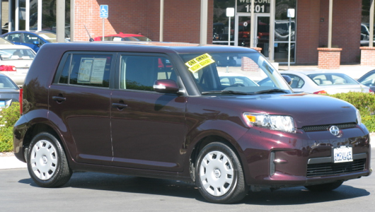 Oooh, look at that really cool car!