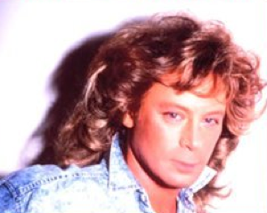 Eric Carmen. He may have had a hit single, but for that hairstyle alone, he spent the rest of his life all by himself.